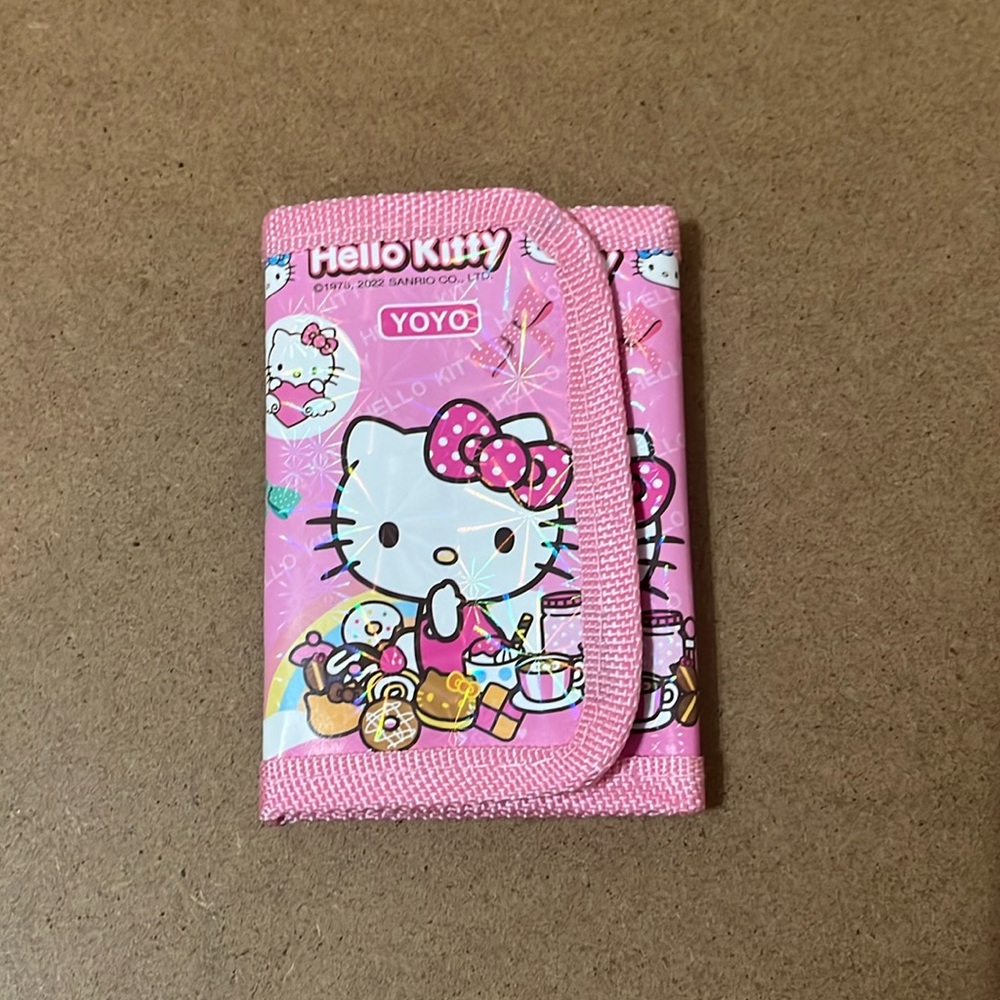 Hello Kitty Wallet - Picture 2 of 4